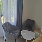 Apartment Gyoengyvirag Apartmanhaz *
