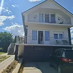 Gyoengyvirag Apartmanhaz *