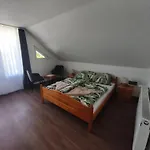 Gyoengyvirag Apartmanhaz Apartment *