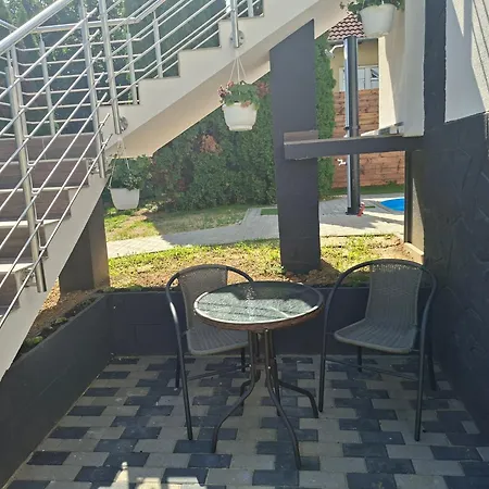 Gyoengyvirag Apartmanhaz Apartment *