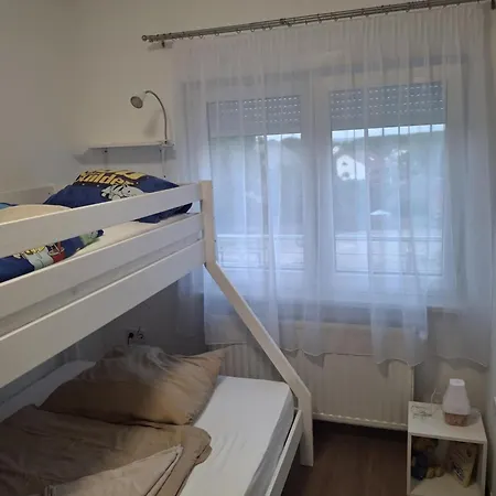 Apartament Gyoengyvirag Apartmanhaz