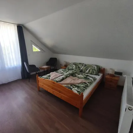 Gyoengyvirag Apartmanhaz Apartament *