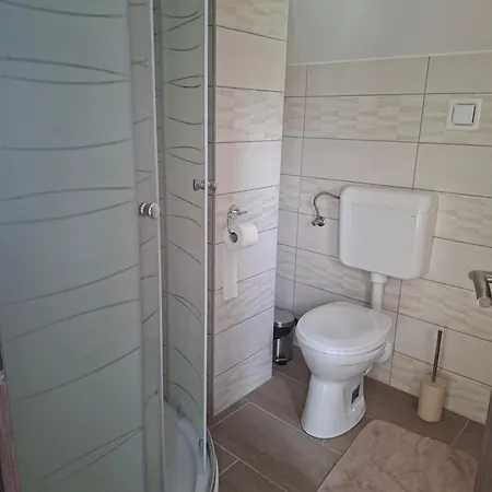 Gyoengyvirag Apartmanhaz * Zalakaros